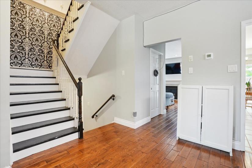Property listing for 70 Moore Cres., Ancaster, ON