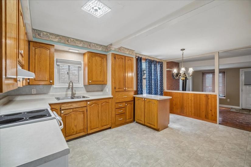 Property listing for 5 Herbert Crt., Stoney Creek, ON