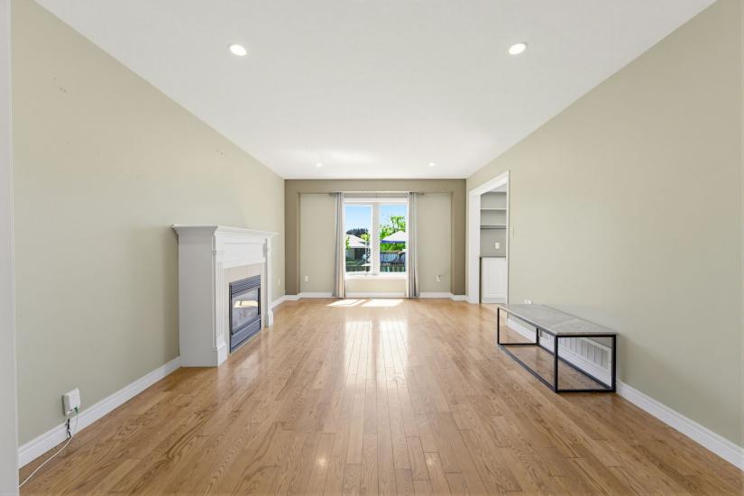 Property listing for 40 Lanza Crt., Hamilton, ON