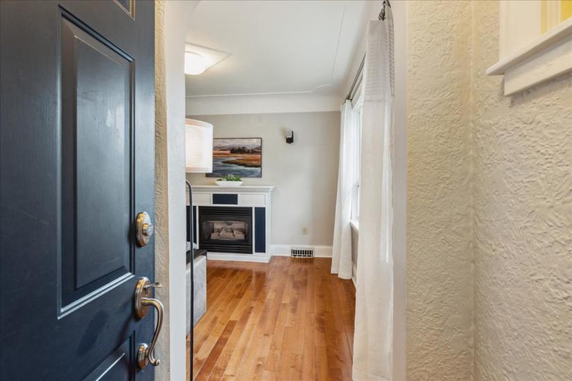 Property listing for 133 Longwood Rd. N., Hamilton, ON