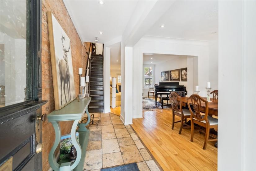 Property listing for 310 Locke St. S., Hamilton, ON