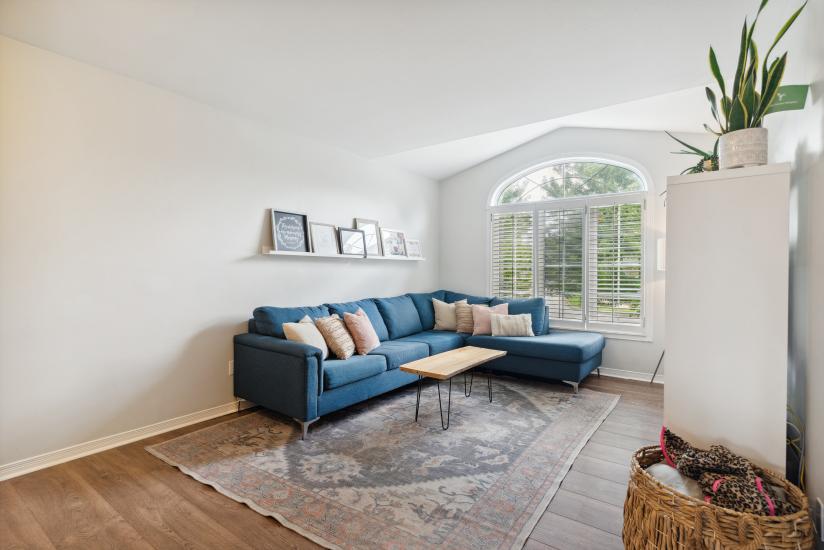 Property listing for 11 Anderson Cres., Smithville, ON