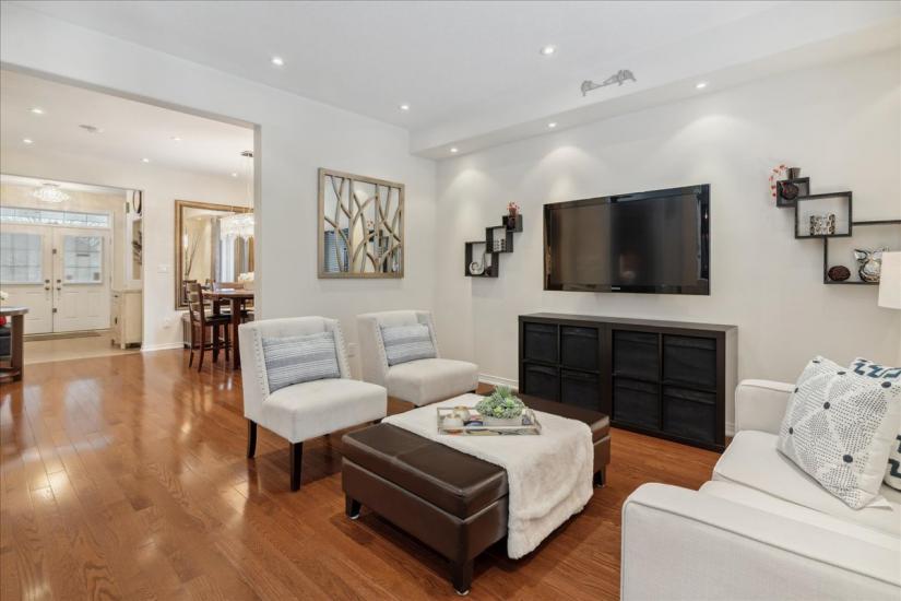 Property listing for 19 Deborah Crt., Hamilton, ON
