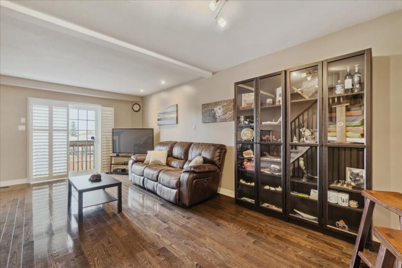 Property listing for #3-437 Highway 8, Stoney Creek, ON