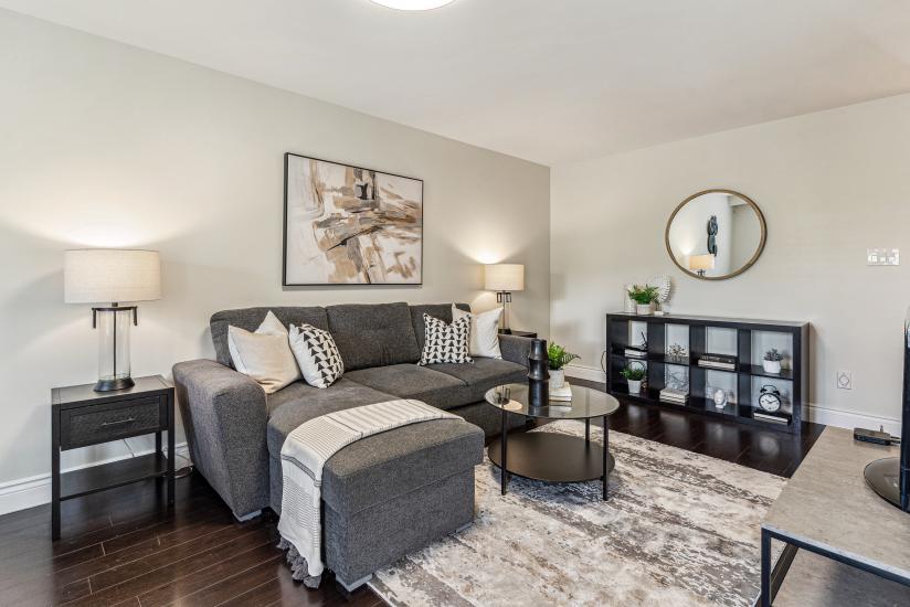 Property listing for 226 Dicenzo Dr., Hamilton, ON