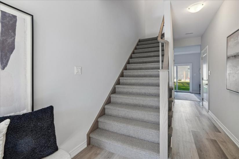 Property listing for 21 Cadwell Lane, Hamilton, ON