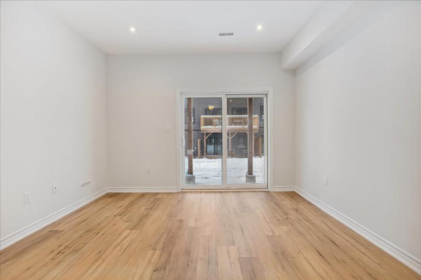 Property listing for 46 Capstone Lane, Hamilton, ON