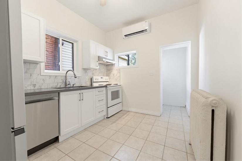 Property listing for #1-25 Strathcona Ave. S., Hamilton, ON