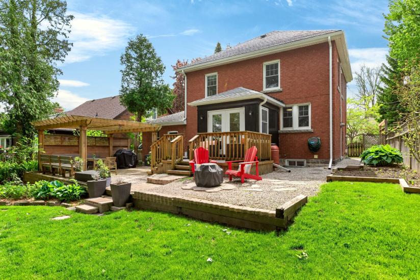 Property listing for 13 Tweedsmuir Ave., Dundas, ON