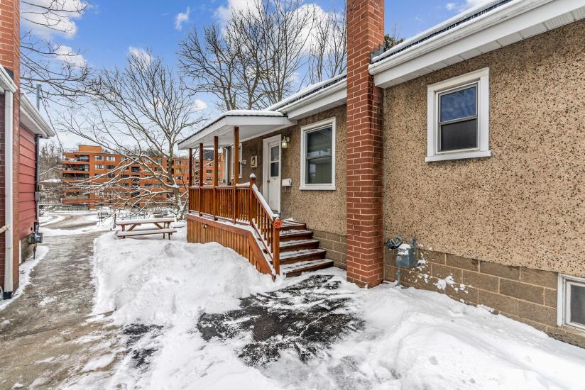 Property listing for 15 Dundas St, Dundas, ON