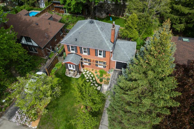 Property listing for 13 Tweedsmuir Ave., Dundas, ON