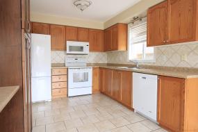 Property listing for 32 Woodbank St., Stoney Creek, ON