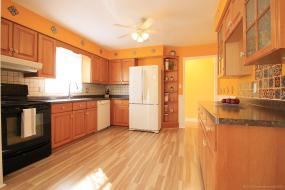 Property listing for 9 Barbara St., Smithville, Ontario