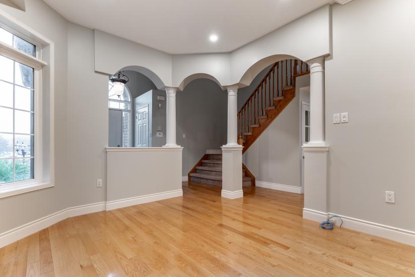 Property listing for 100 Davidson Blvd., Dundas, ON