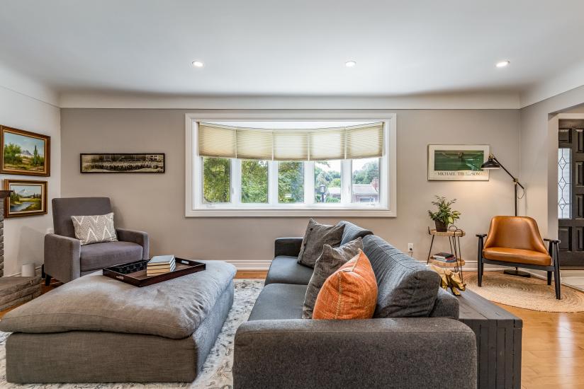 Property listing for 57 Middle Crest Street, Ancaster, ON