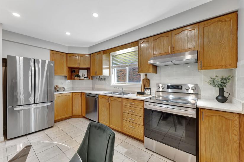 Property listing for 60 Kitty Murray Lane, Ancaster, ON