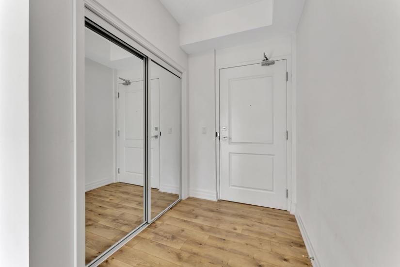 Property listing for #809-81 Robinson St., Hamilton, ON