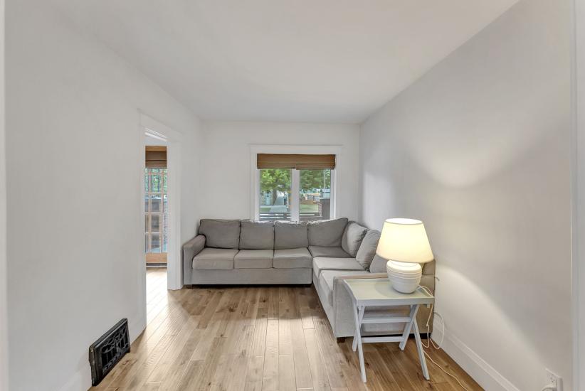 Property listing for 433 Hughson St. N., Hamilton, ON