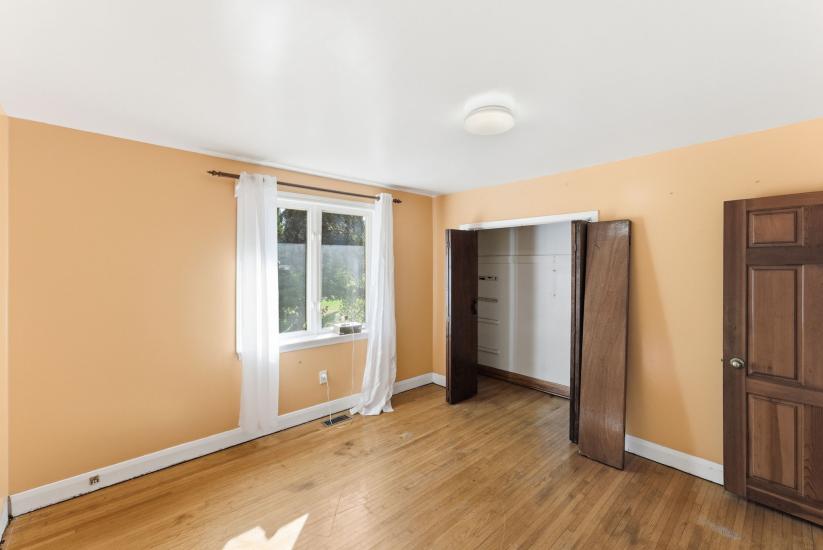 Property listing for 2088 Upper James St., Hamilton, ON