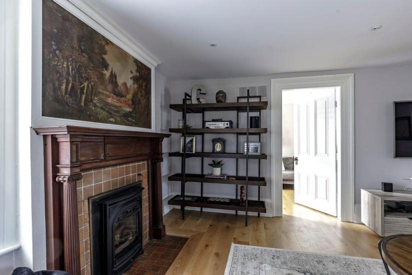 Property listing for 982 HWY 8, Stoney Creek, ON