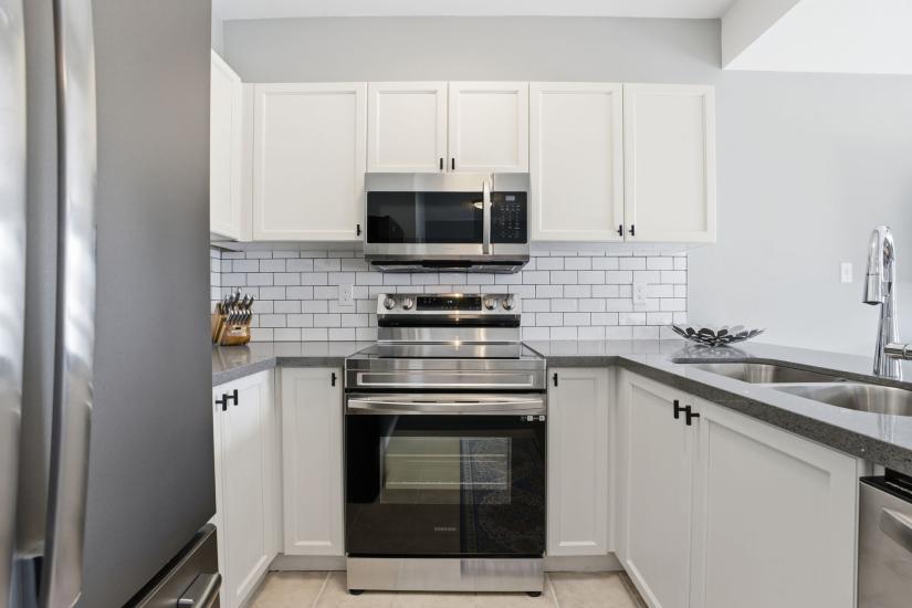 Property listing for 115 Benziger Lane, Stoney Creek, ON