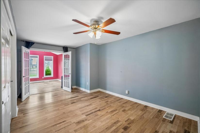 Property listing for 5 Herbert Crt., Stoney Creek, ON