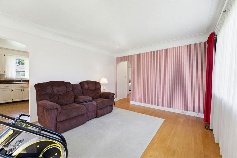 Property listing for 10 Oakley Crt., Ancaster, ON