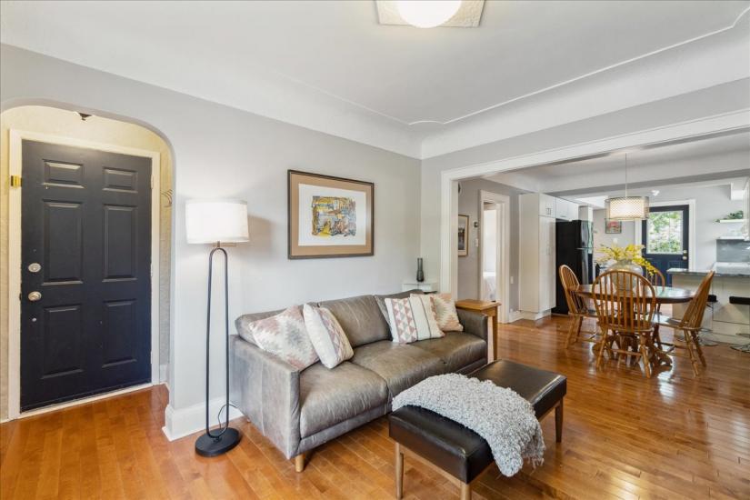 Property listing for 133 Longwood Rd. N., Hamilton, ON