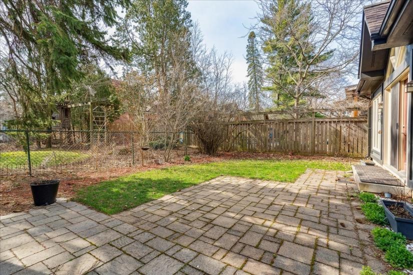 Property listing for 160 Dalewood Cres., Hamilton, ON