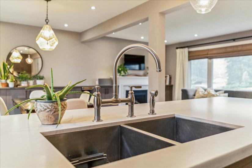 Property listing for 9 Holbrook Rd., Hamilton, ON