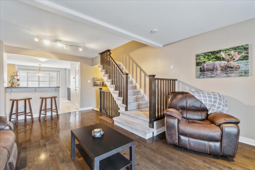 Property listing for #3-437 Highway 8, Stoney Creek, ON