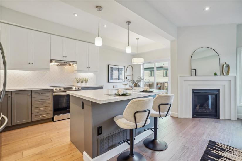 Property listing for 81 Bensley Lane, Hamilton, ON