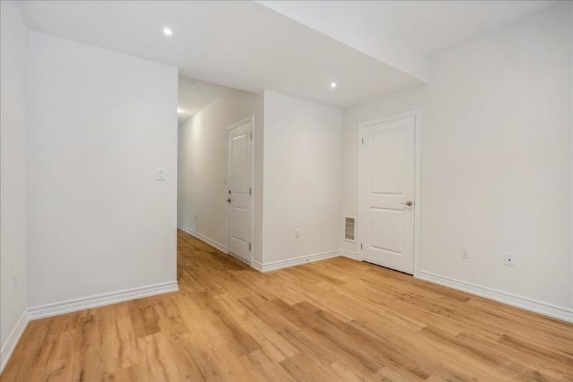 Property listing for 46 Capstone Lane, Hamilton, ON