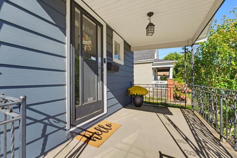 Property listing for 206 Craigroyston Rd., Hamilton, ON