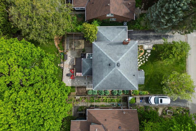 Property listing for 13 Tweedsmuir Ave., Dundas, ON