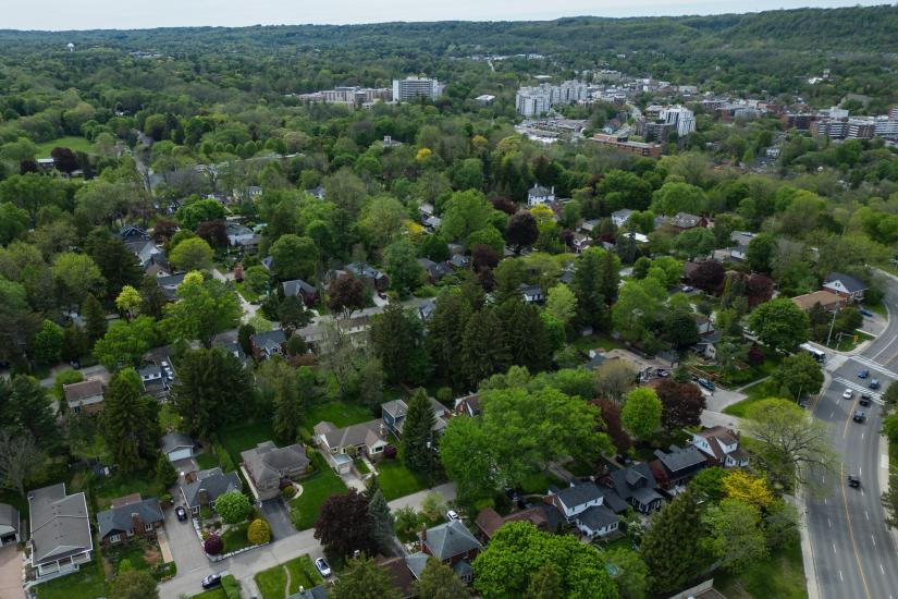 Property listing for 13 Tweedsmuir Ave., Dundas, ON
