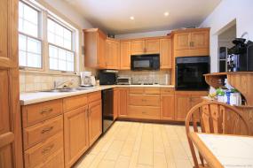 Property listing for 28 Lloyminn Ave., Ancaster, ON