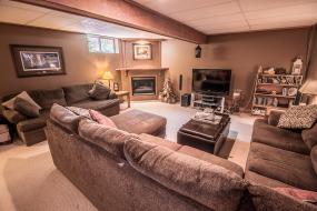 Property listing for 105 Glenhollow Dr., Stoney Creek, ON
