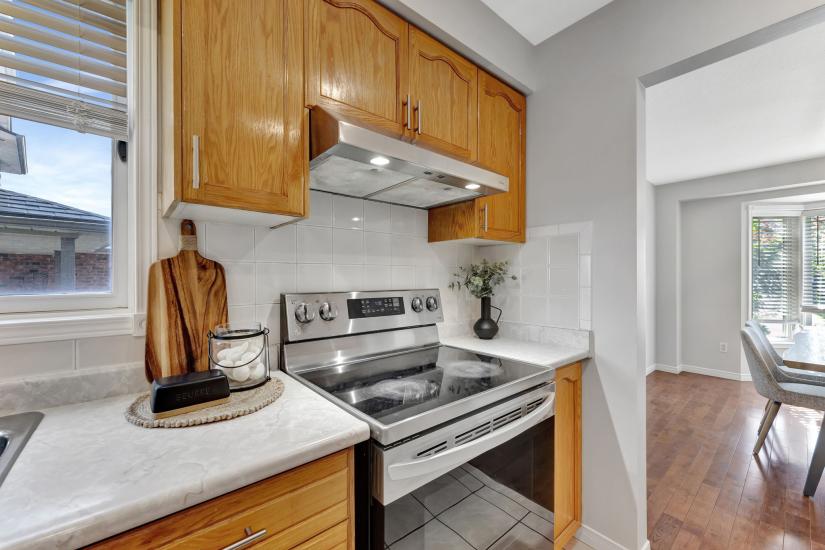 Property listing for 60 Kitty Murray Lane, Ancaster, ON