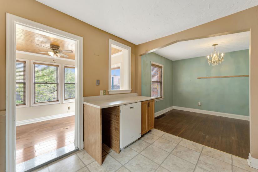Property listing for 4 Park Row S., Hamilton, ON