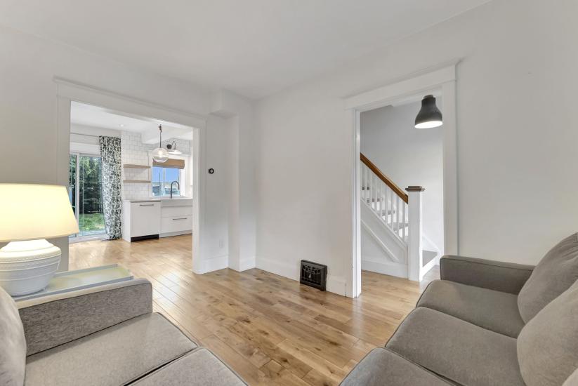 Property listing for 433 Hughson St. N., Hamilton, ON