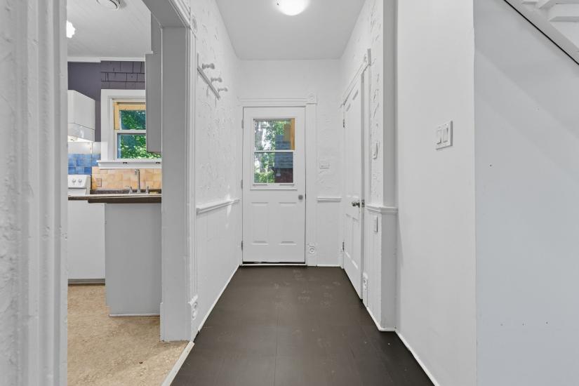 Property listing for 8 Tasker St., St. Catharines, ON