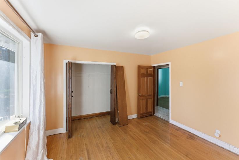 Property listing for 2088 Upper James St., Hamilton, ON