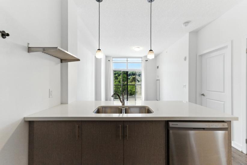 Property listing for 81 Robinson St. Unit #709, Hamilton, ON