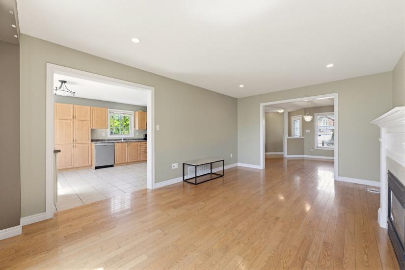 Property listing for 40 Lanza Crt., Hamilton, ON