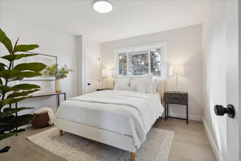 Property listing for U-14 Pembroke Ave., Brantford, ON
