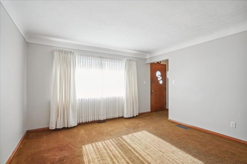 Property listing for 16 Greenwood St., Hamilton, ON