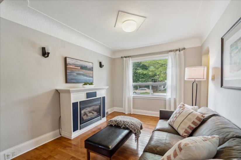 Property listing for 133 Longwood Rd. N., Hamilton, ON