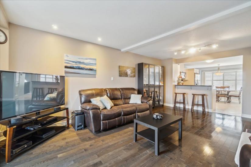 Property listing for #3-437 Highway 8, Stoney Creek, ON