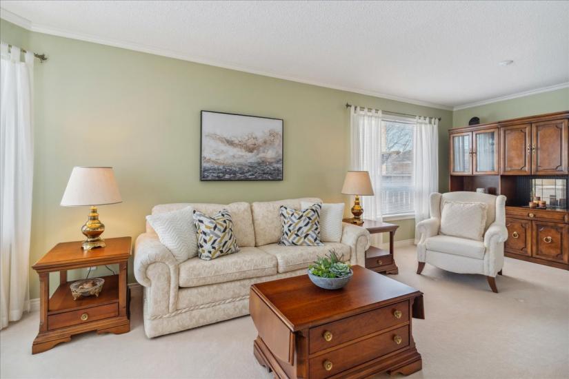 Property listing for 16 Fenwick Place, Waterdown, ON